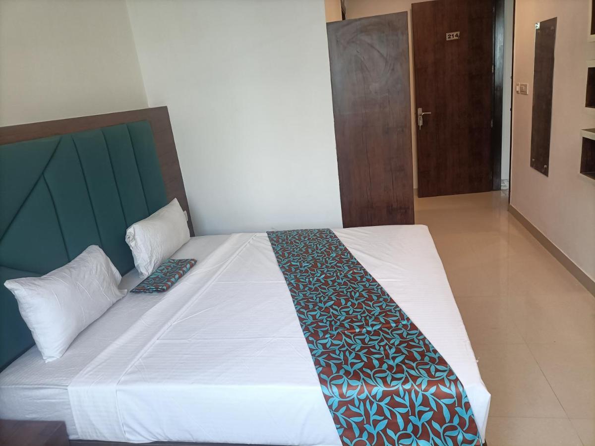 Hotel Tark Inn Near Igi Airport Ню Делхи Екстериор снимка