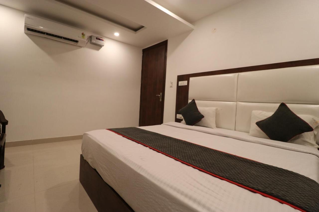 Hotel Tark Inn Near Igi Airport Ню Делхи Екстериор снимка